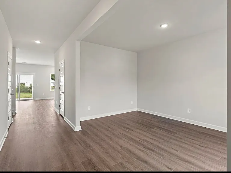 652 Orsman Trl — Photo 2