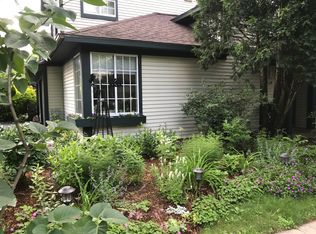 1 Lake Forest Dr, Burlington, VT 05401