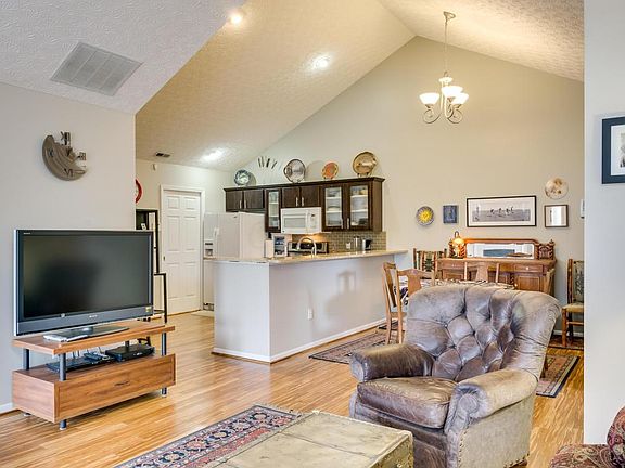 5th image of 4694 Collingville Way