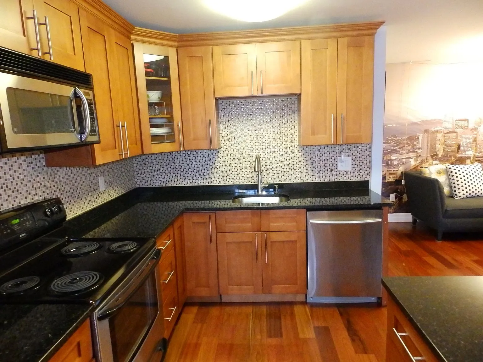 2 bed, 1.5 bath, 1054 sqft, $2,450 — Photo 2