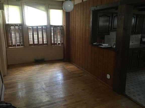 4th image of 111 Townsend Ave