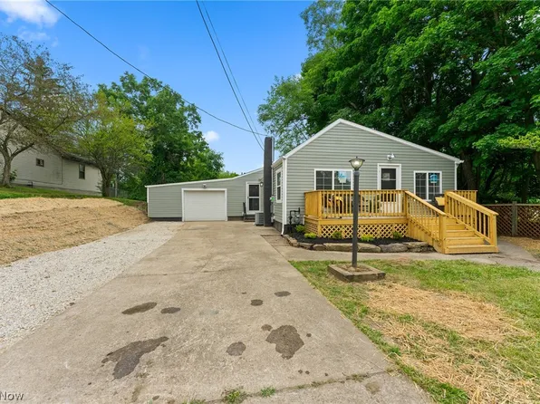 3568 McCartney Rd, Youngstown, OH 44505