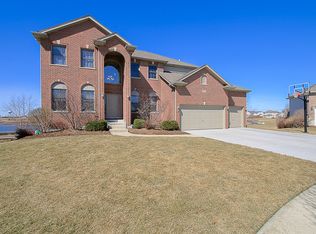 214 Amherst Ct, Oswego, IL 60543