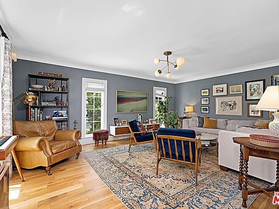 4th image of 379 N Ridgewood Pl