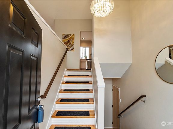 4th image of 10331 53rd Avenue NE