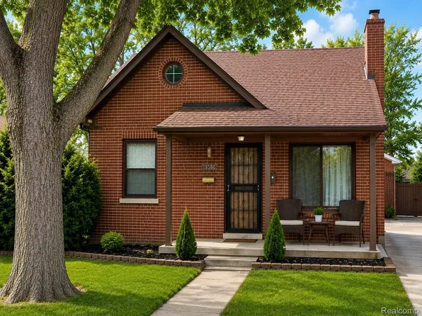 19180 Alstead St, Grosse Pointe, MI 48236