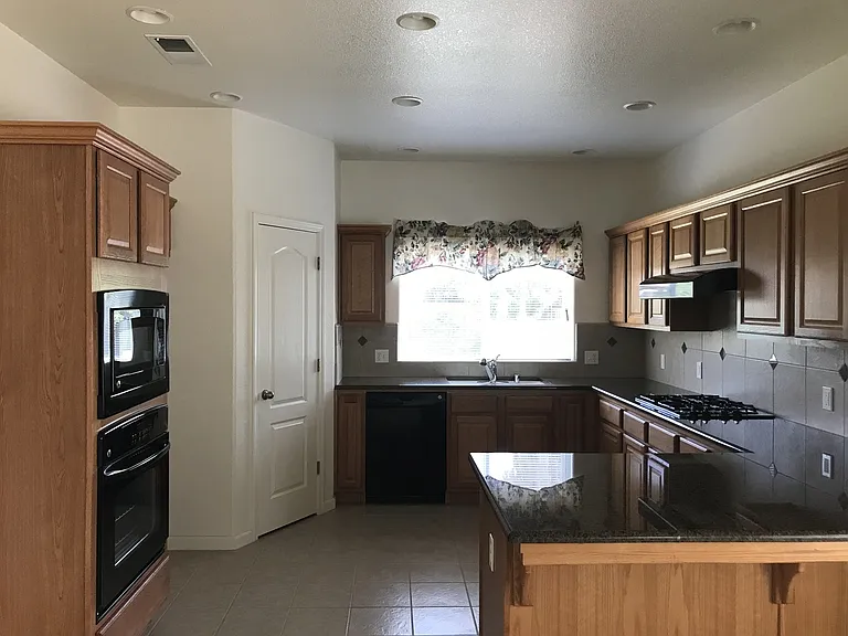 3205 W Connelly Ave — Photo 6