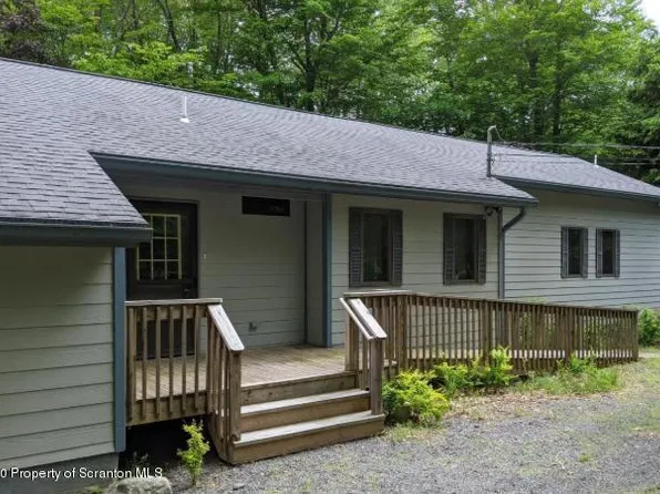 198 Eagles View Dr, Gouldsboro, PA 18424