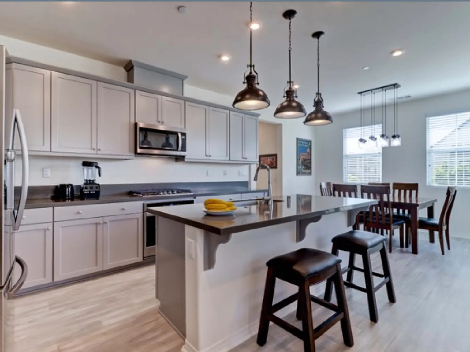 2 bed, 2.5 bath, 1642 sqft, $4,250 — Photo 2