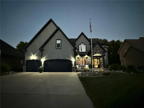 14593 S Twilight Ln, Olathe, KS 66062