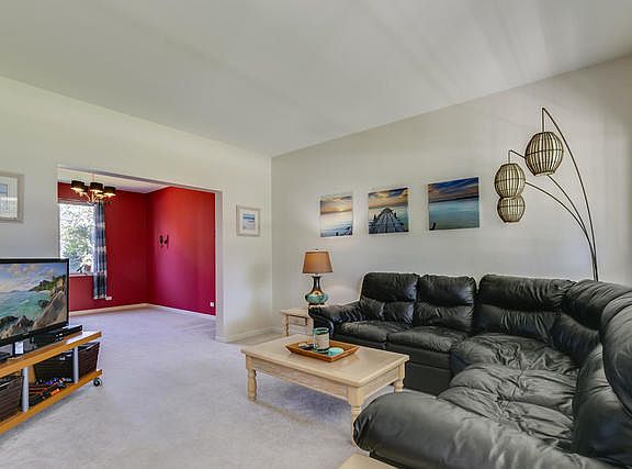 3rd image of 300 Southwind Dr