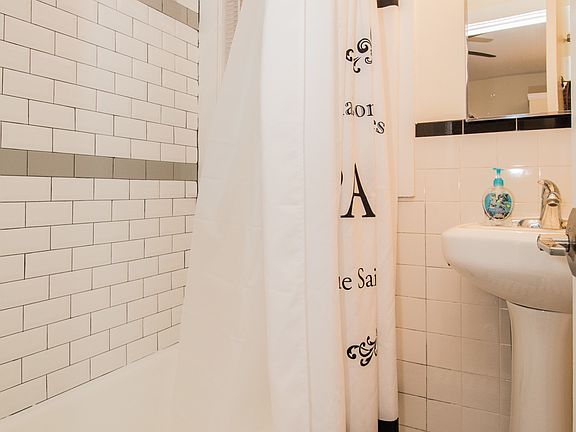 3rd image of 145 Chiswick Rd APT 1