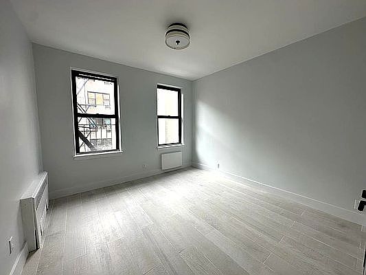 4th image of 423 E 77th St #3E