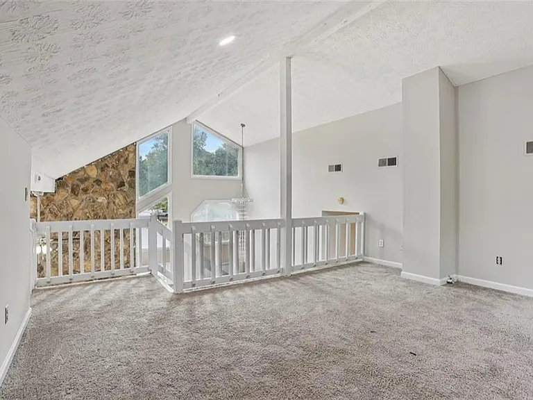 270 Saint Simons Cv — Photo 9