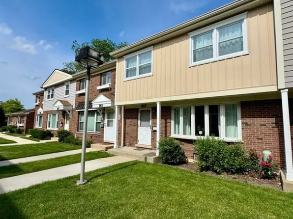 263 Green Ct, Wood Dale, IL 60191