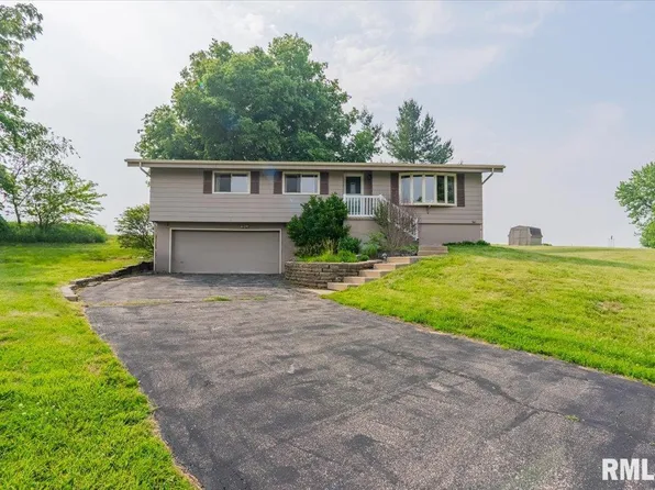 2313 Bay Colony Dr, Pekin, IL 61554