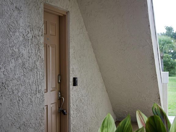5th image of 1500 SE Royal Green Cir #104