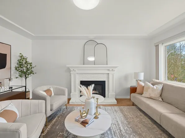 7776 Davies St, Burnaby, BC V3N 3H4