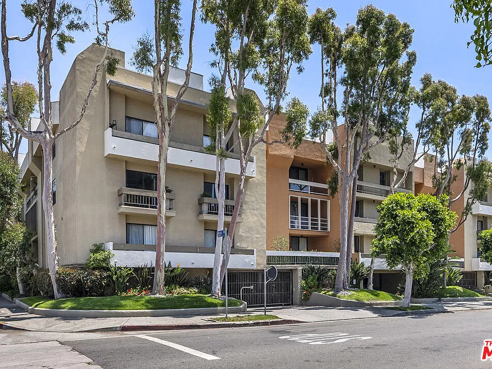 750 N Kings Rd #111