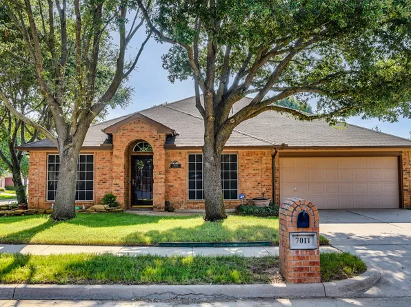 7011 Park Green Dr, Arlington, TX 76001