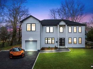 628 Knickerbocker Rd, Cresskill, NJ 07626