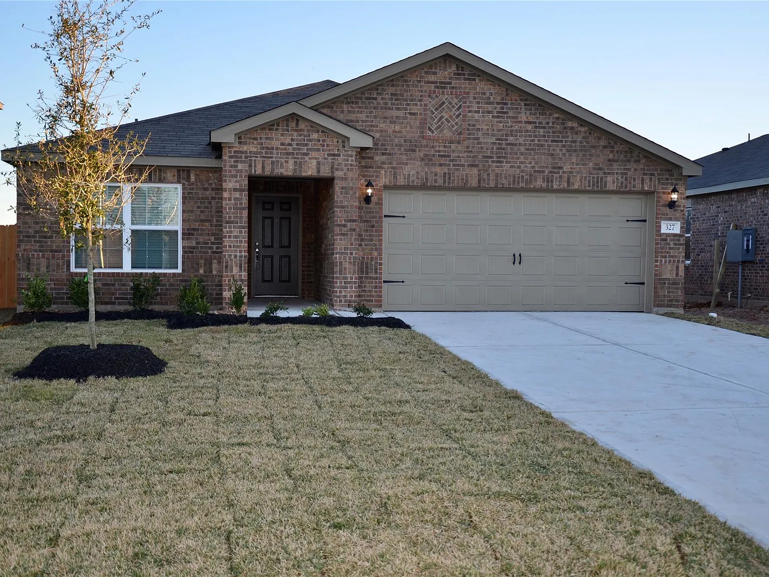 3 bed, 2.0 bath, 1366 sqft, $1,975 — Photo 1