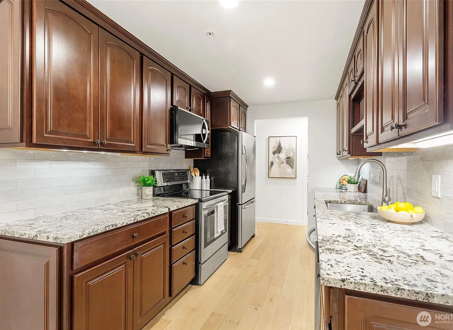 2 bed, 905 sqft, $2,350 — Photo 4
