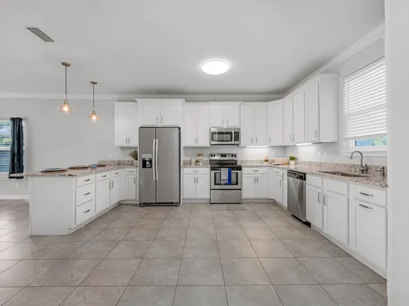 473 Sara Ave, Mary Esther, FL 32569