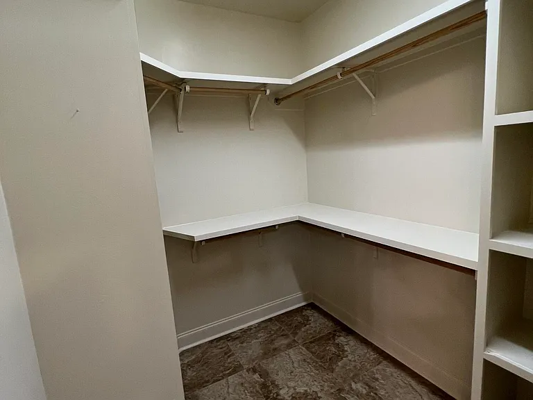 204 Crenshaw Dr — Photo 18