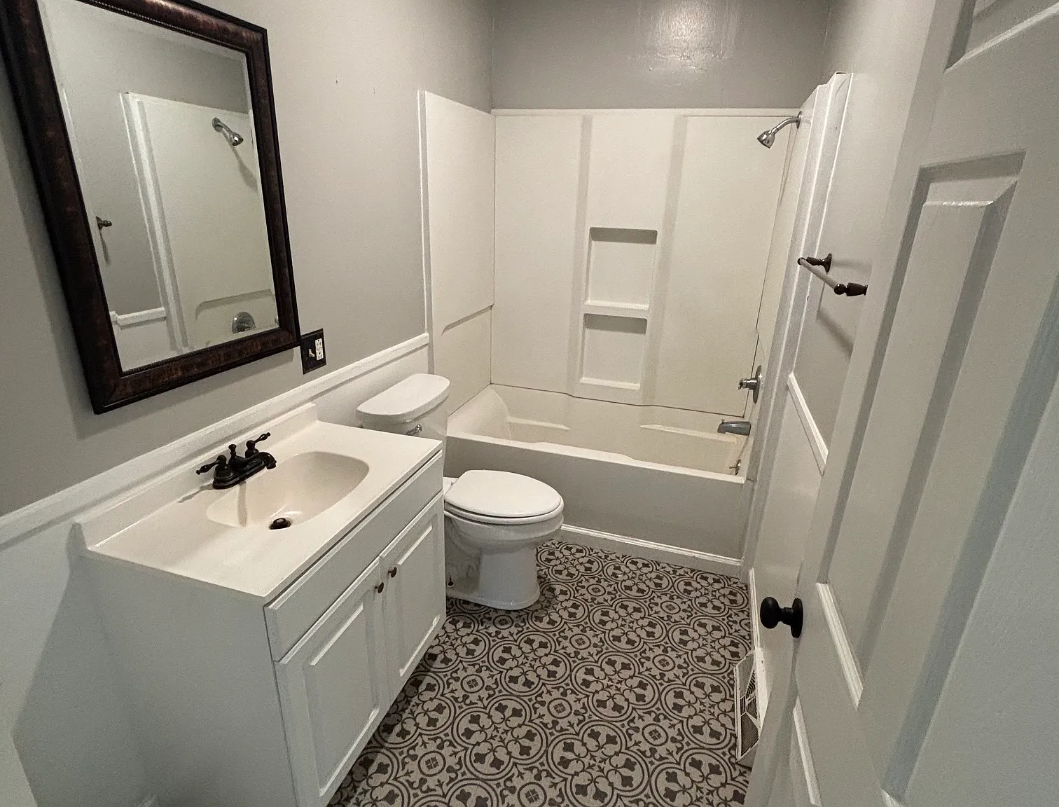 3 bed, 1.5 bath, 1308 sqft, $1,600 — Photo 1