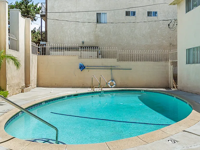 Inglewood Palms Apts — Photo 5