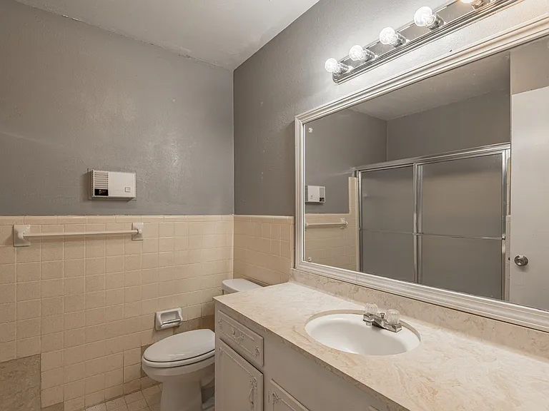 818 University Ave #7 — Photo 13