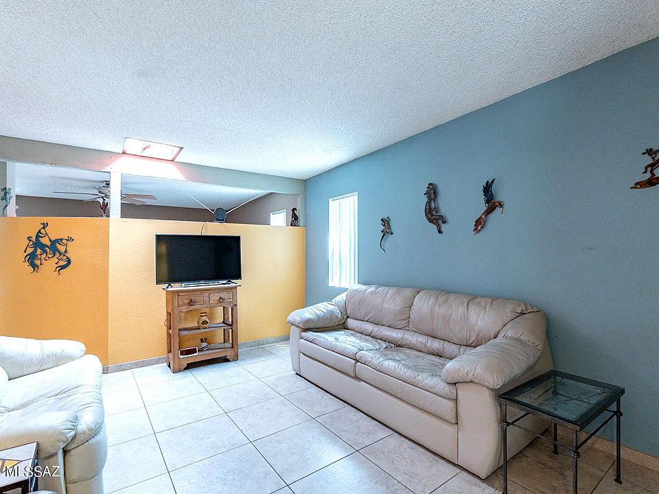 1st image of 108 W Calle Del Ano