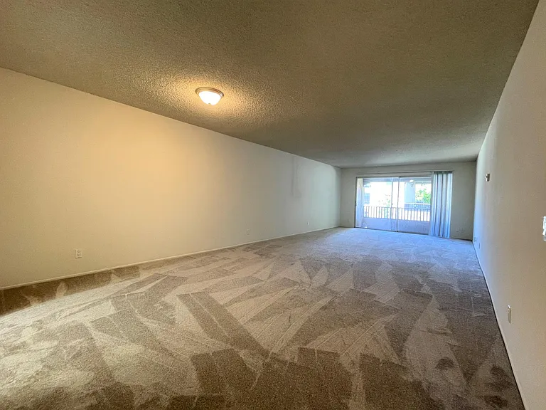 2522 Clairemont Dr #303 — Photo 3