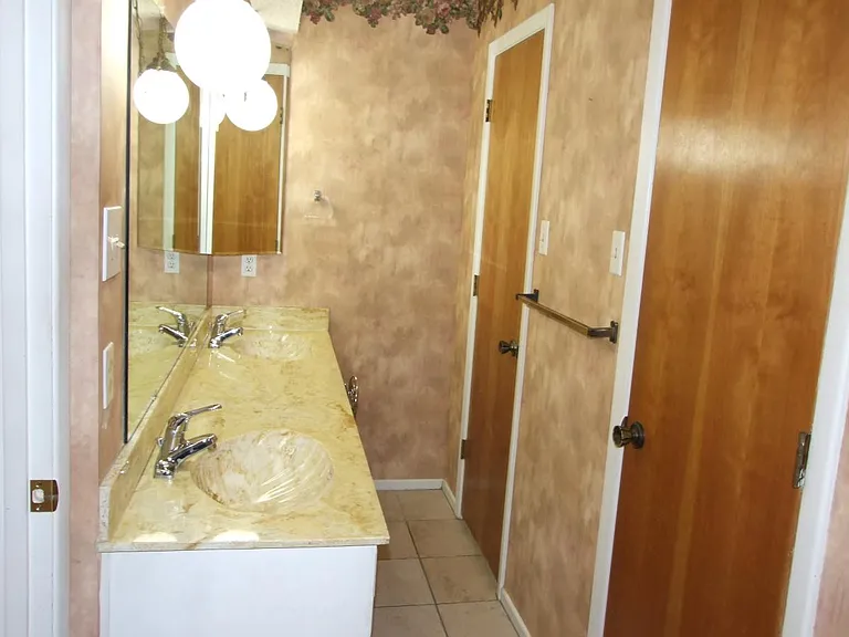 3705 Holly Springs Dr — Photo 5