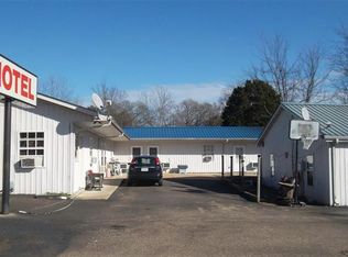 200 Stockade St, Clifton, TN 38425