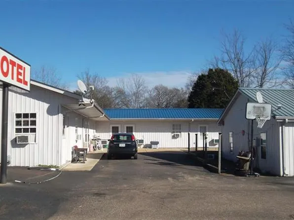 200 Stockade St, Clifton, TN 38425