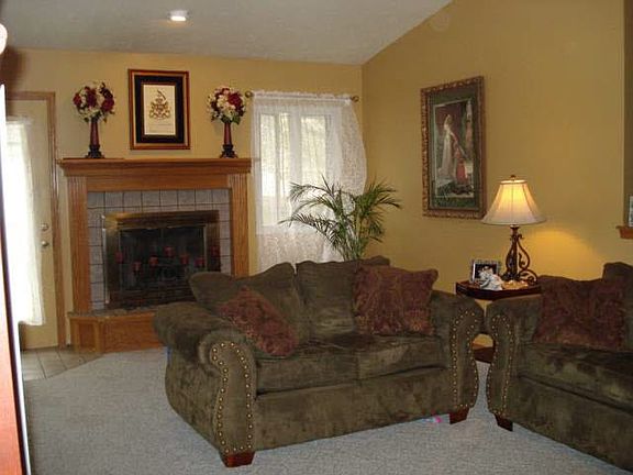 2nd image of 704 Lakewood Ct