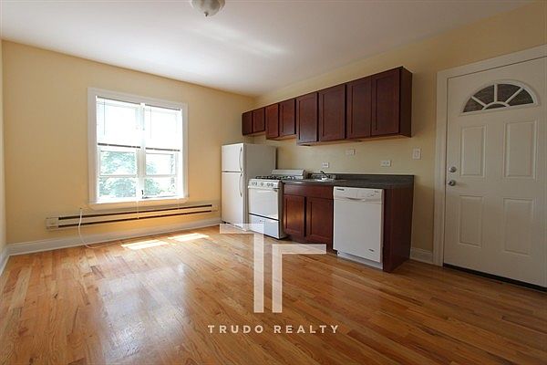 1st image of 427 W Belden Ave #431GDN
