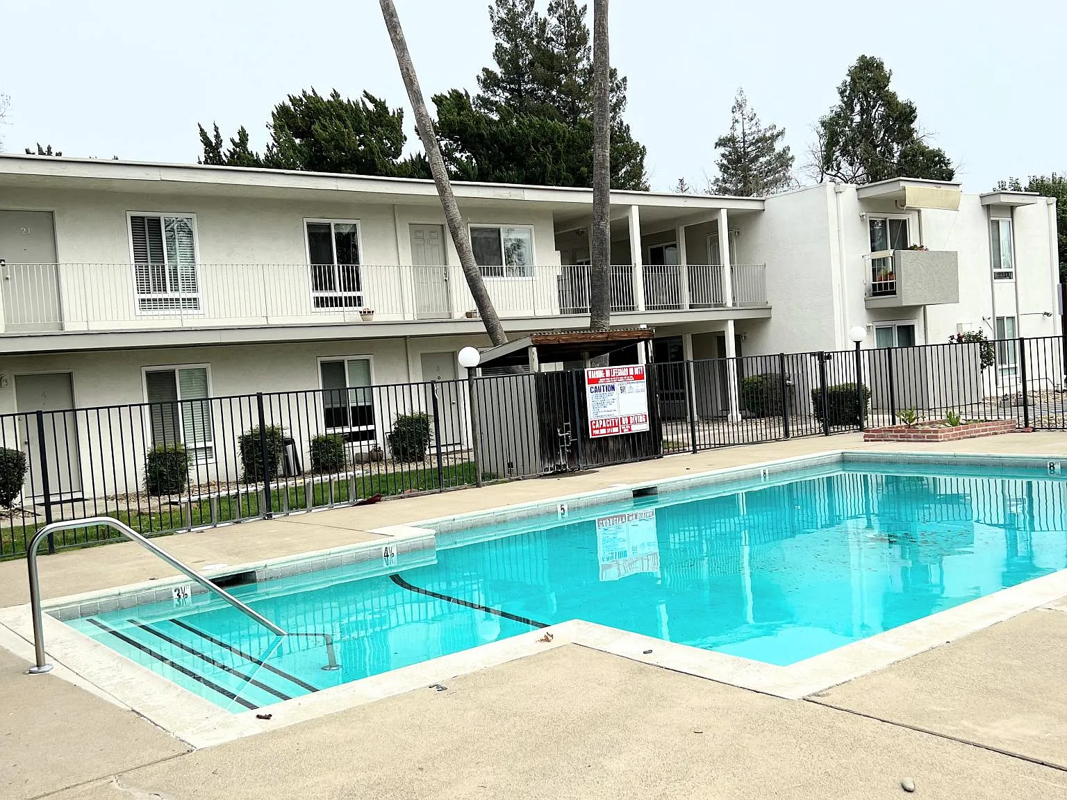 River House Apartments — Photo 1