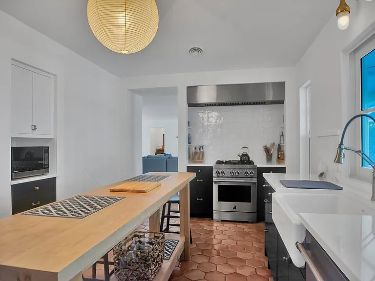 535 Honeysuckle Ln — Photo 12