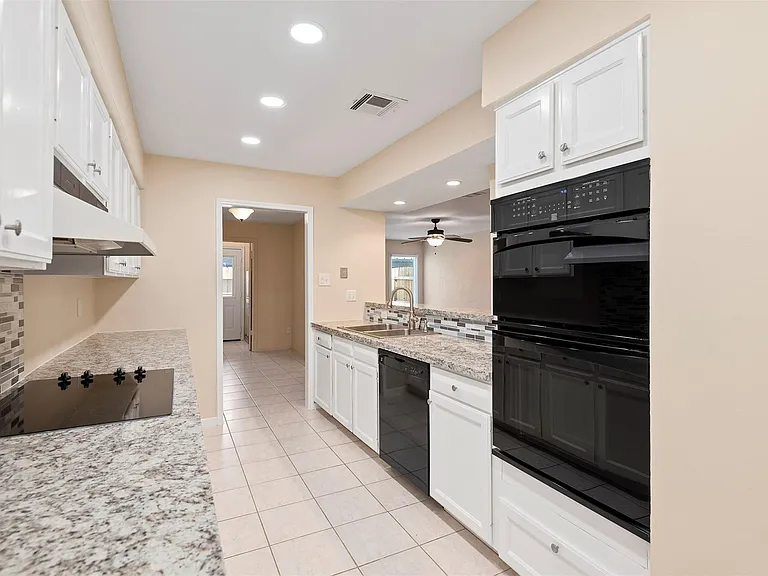 14215 Lost Meadow Ln — Photo 14