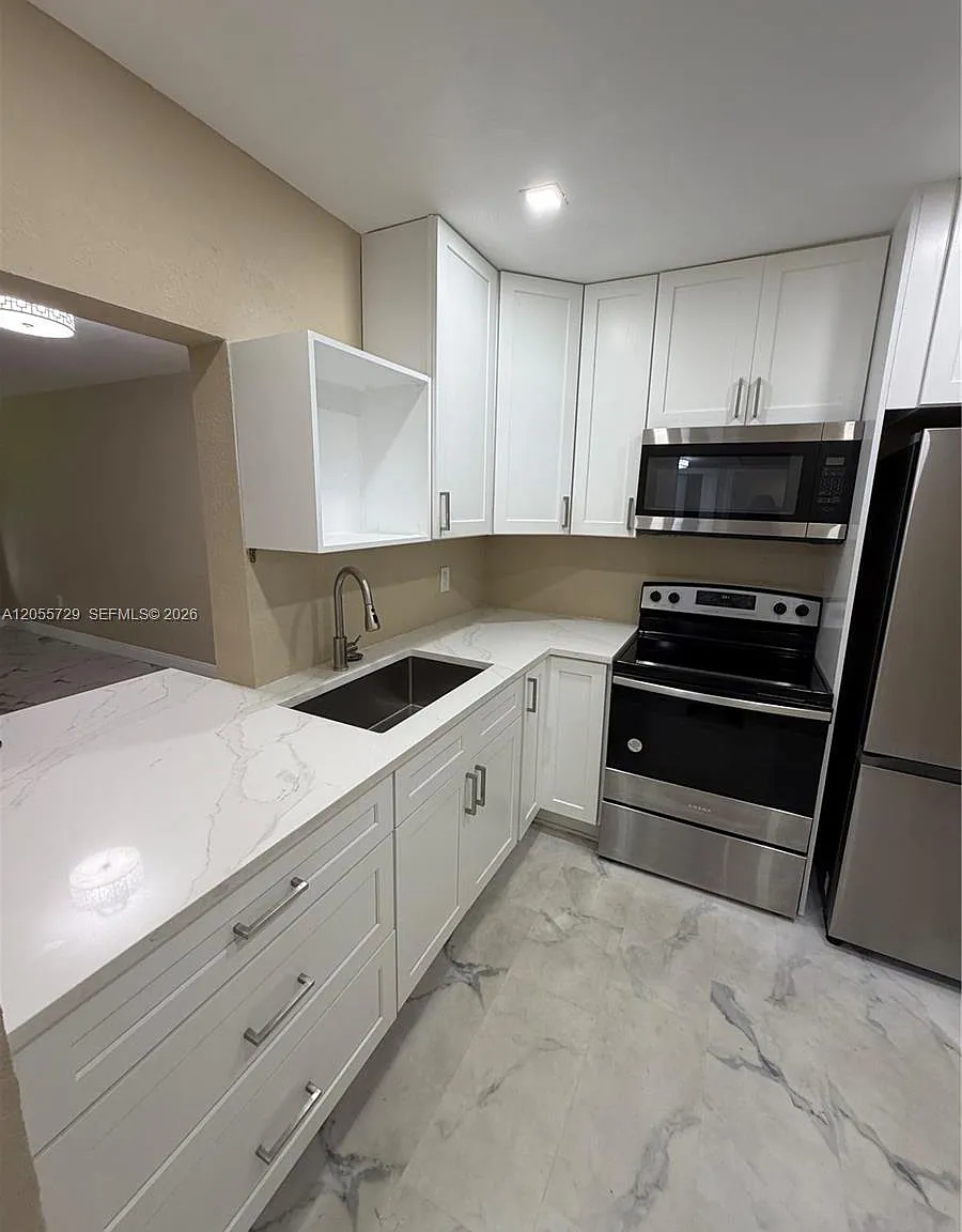 First Miramar Condo — Photo 3