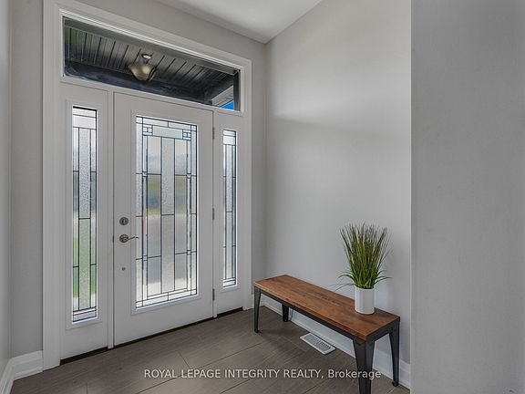 3rd image of 400 Colmar St