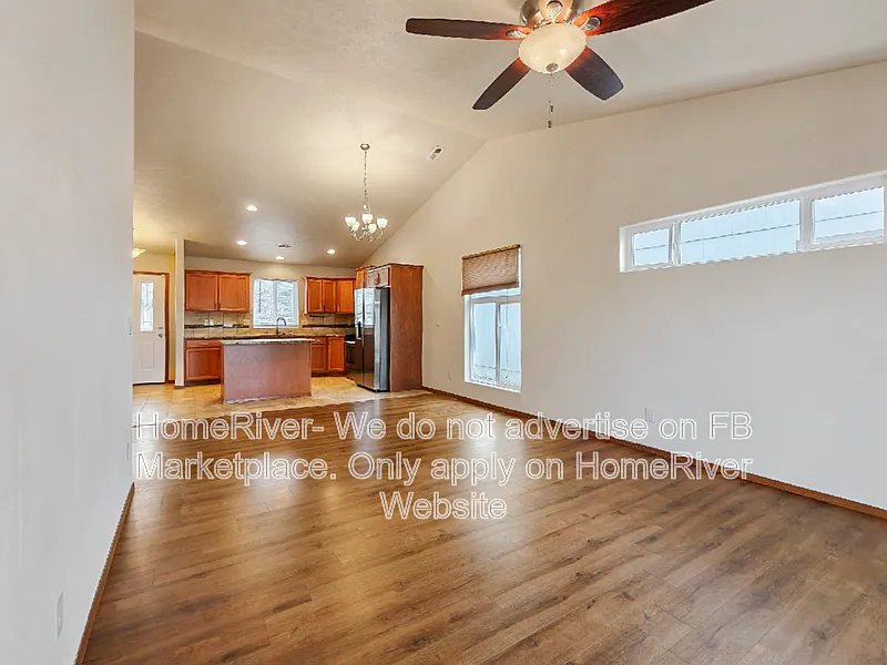 Building Photo - 1811 W Maxine Ave