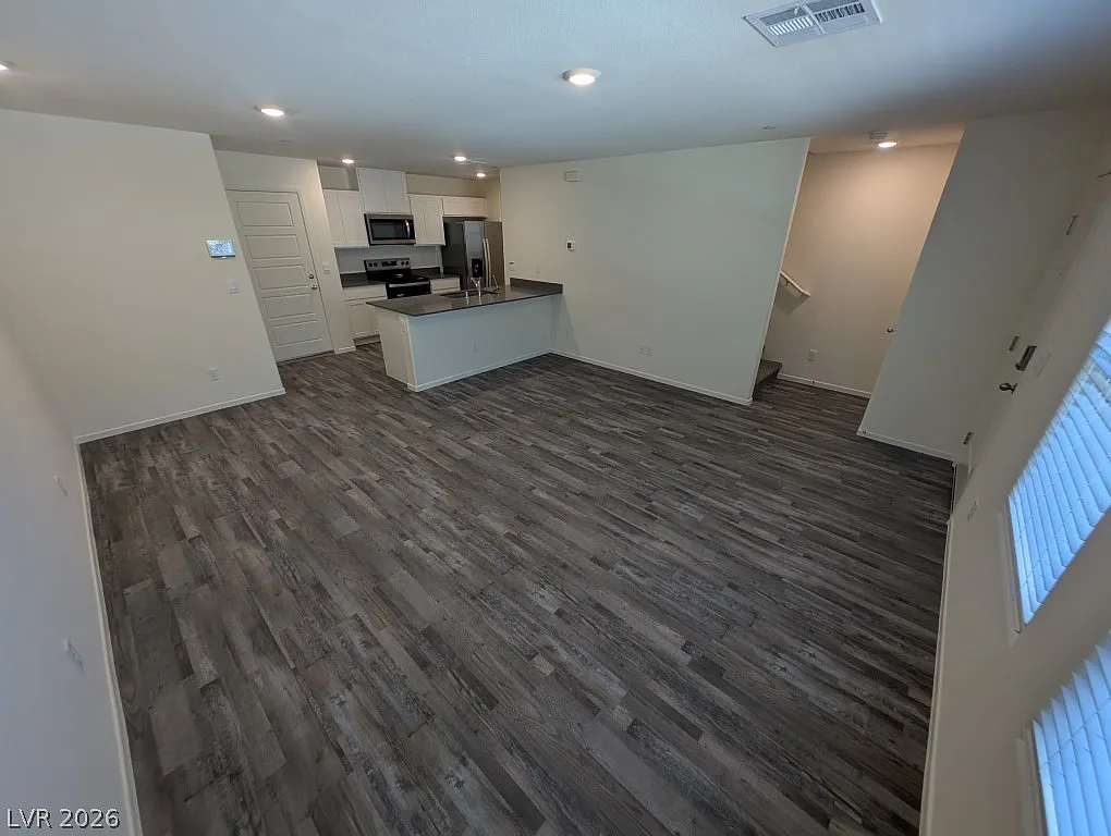 3 bed, 2.5 bath, 1309 sqft, $1,900 — Photo 3