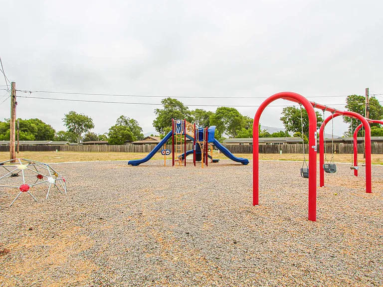 Santa Rosa - Military Housing — Photo 19