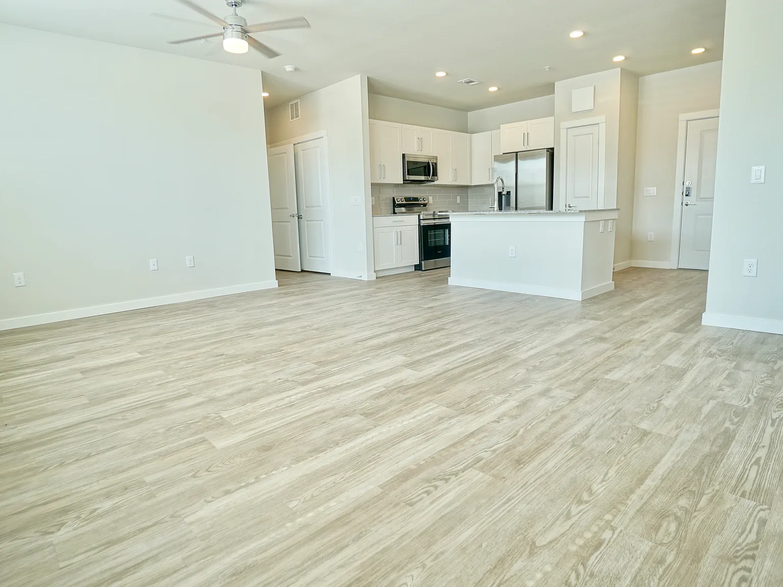 1 bed, 830 sqft, $1,045 — Photo 2