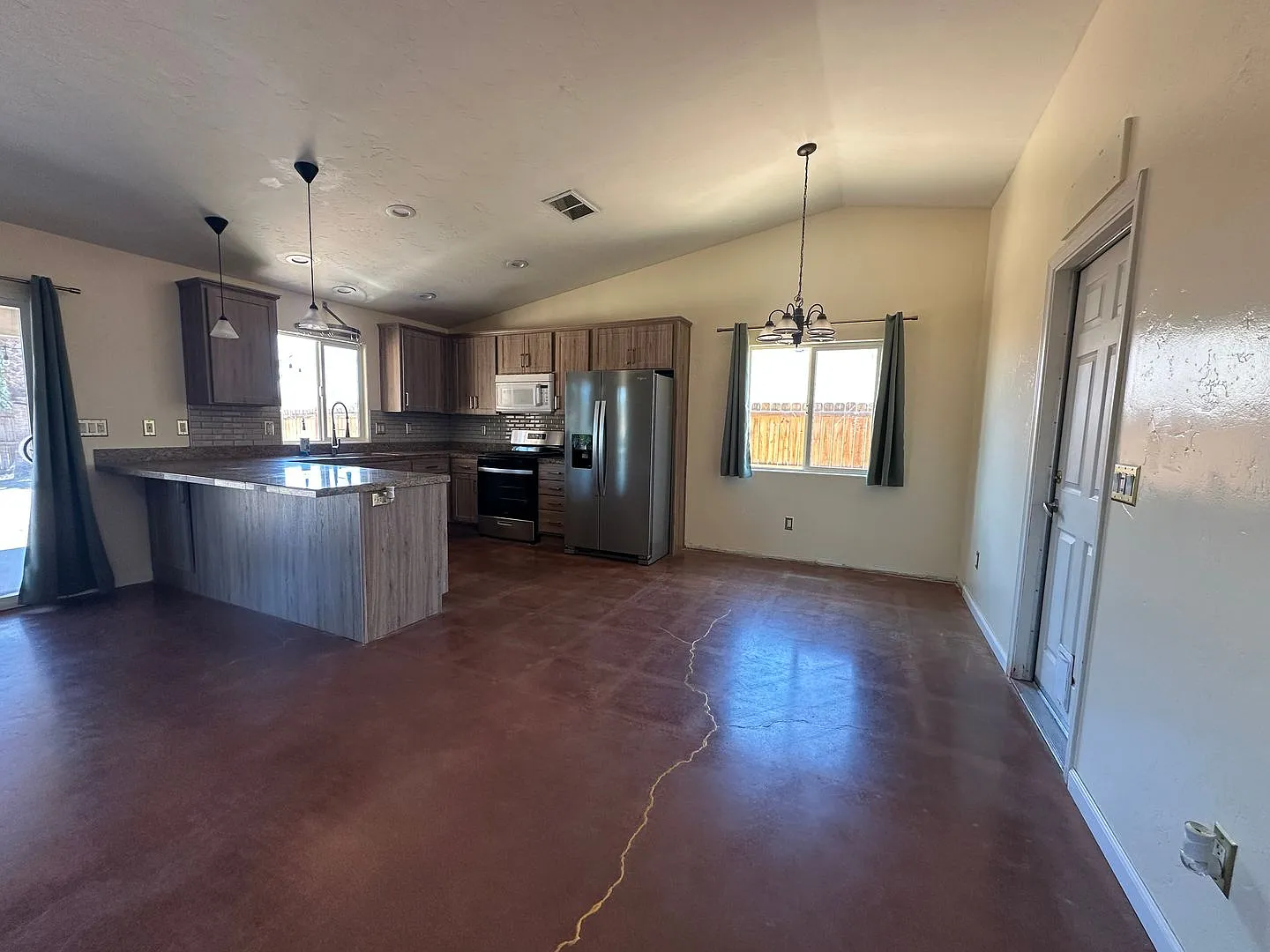 *$100.00 off 1st months Rent Move in Special!*Open Concept 3 Bedroom 2 Bath Home — Photo 4