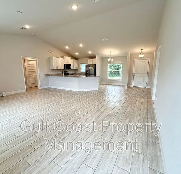 4865 Manila Ave — Photo 9